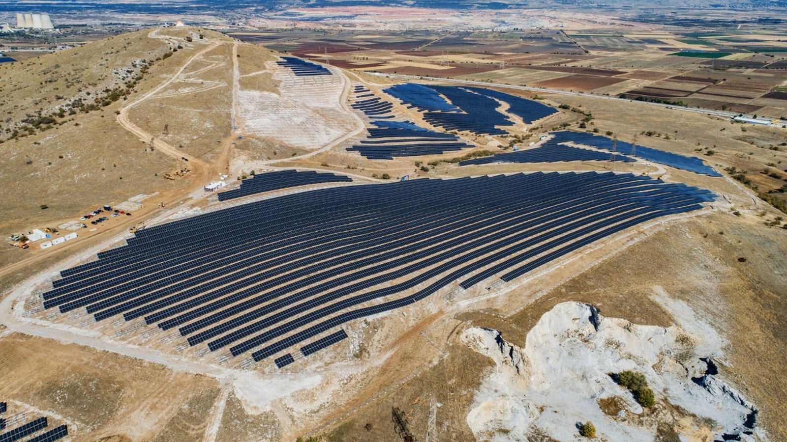 Apple abre un parque solar en España y anuncia otros en Europa, con un noble objetivo: devolver gratis toda la electricidad que gastan sus usuarios