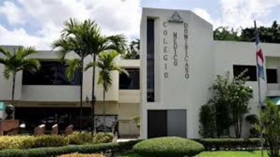 CMD anuncia que decreto de Abinader eleva a RD$75 y RD$100 mil pensiones de más de mil médicos