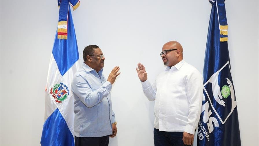 Juramentan al nuevo director del Hospital Darío Contreras