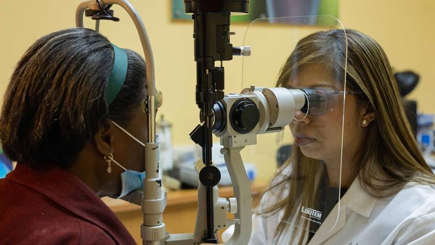 Accidentes de tránsito y riñas lideran las causas de traumas oculares en RD