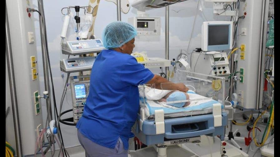 La mortalidad neonatal en la República Dominicana en 2025 se redujo en 16 %, anuncia el SNS