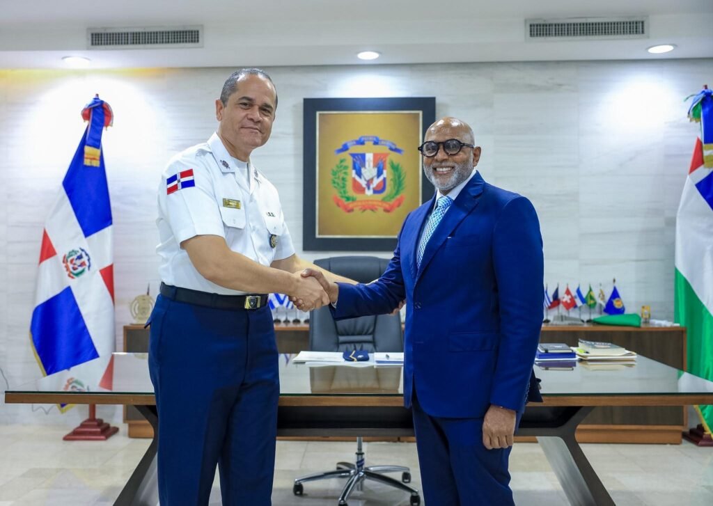 Director de la Policía Nacional y presidente de Desarrollo Provincial coordinan construcción de nuevas estaciones policiales en todo el país