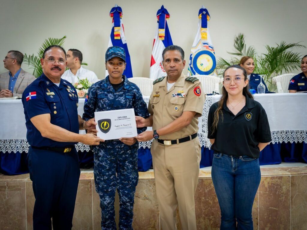 Policía Nacional y Axon certifican 40 instructores en uso de dispositivos Taser