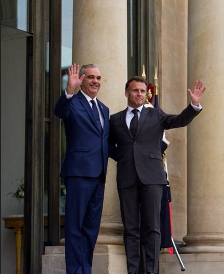 Abinader y Macron se reúnen; mandatario francés destaca relación “sólida y de confianza” con RD