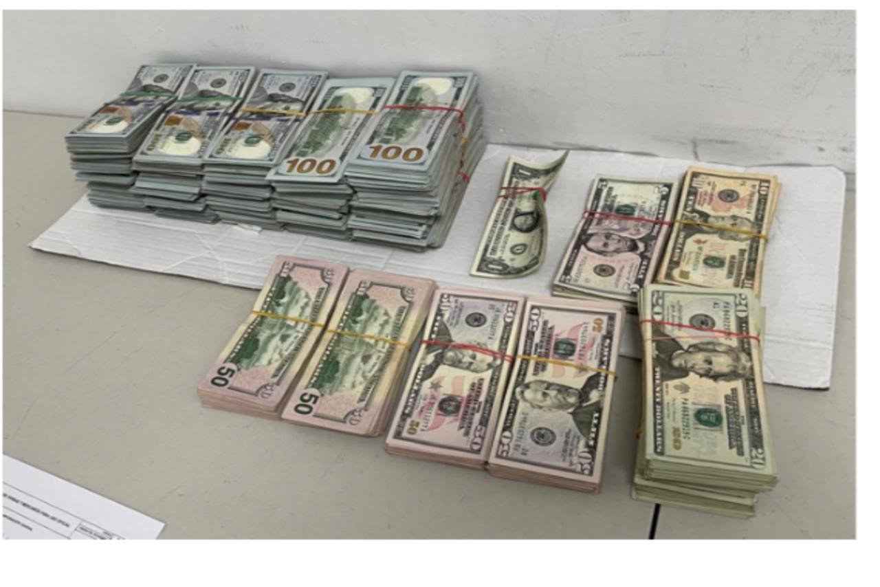 Aduanas detecta pasajero con más de US$350 mil sin declarar en aeropuerto del Cibao