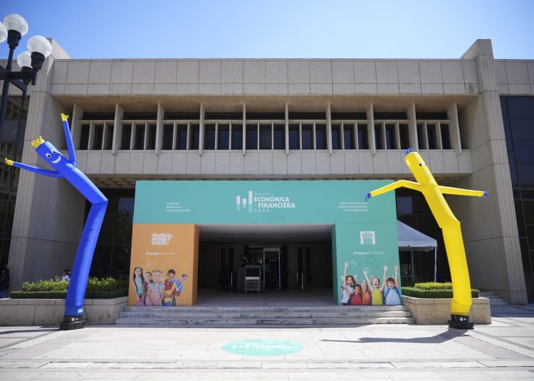 Asociación Cibao presenta agenda educativa para la Semana Económica y Financiera del BCRD