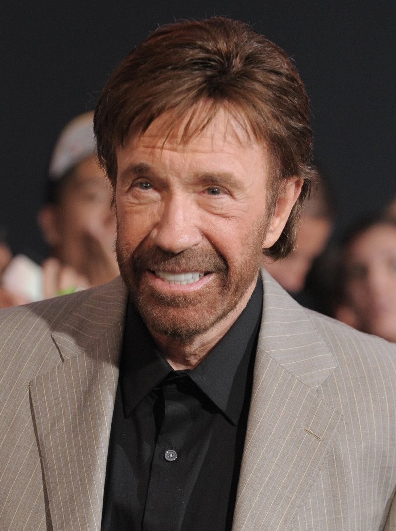 Chuck Norris emergió de la pobreza a la cima de las artes marciales y las películas de acción