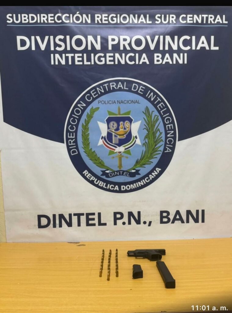 DINTEL y Ministerio Público ocupan pistola ilegal durante allanamientos en Baní