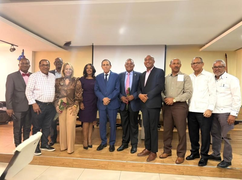 Dr. Jiminián habla sobre el cáncer, el tabaquismo y la obesidad durante conferencia