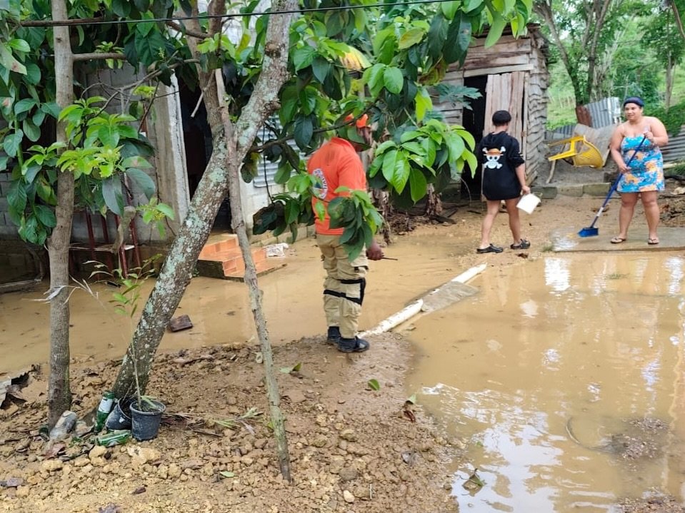 Explosión de tanque de agua afecta cinco viviendas en Nagua