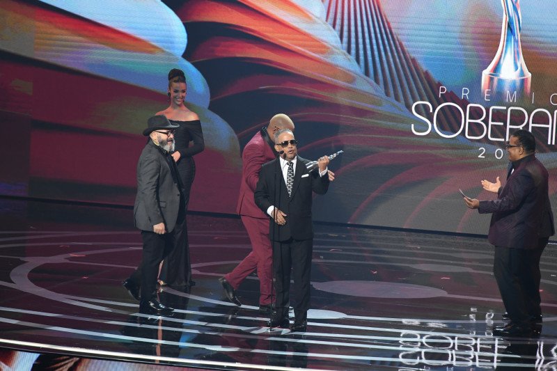 Héctor Acosta gana Merengue del Año y Merenguero del Año: “Nadie pensó que yo volvía a los escenarios”