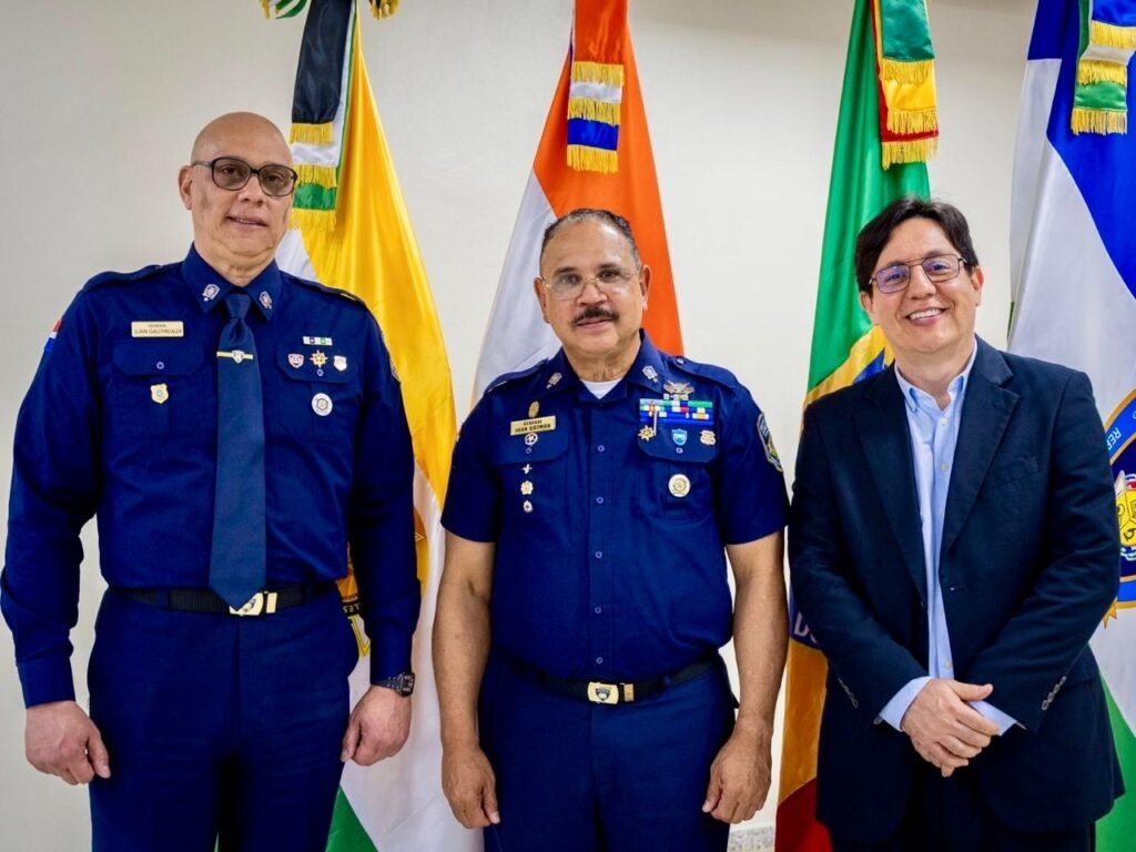 IPES y DTIC capacitan a 30 policías en ecosistema regulatorio de ciberseguridad