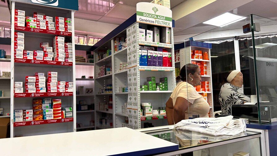 Llaman a no acaparar medicamentos pese a incertidumbre en los precios por conflicto en Medio Oriente