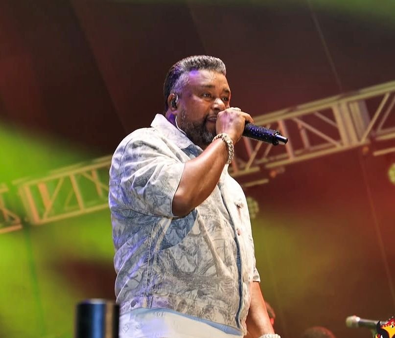 Luis Miguel del Amargue y Bulin 47 cierran el Carnaval Vegano