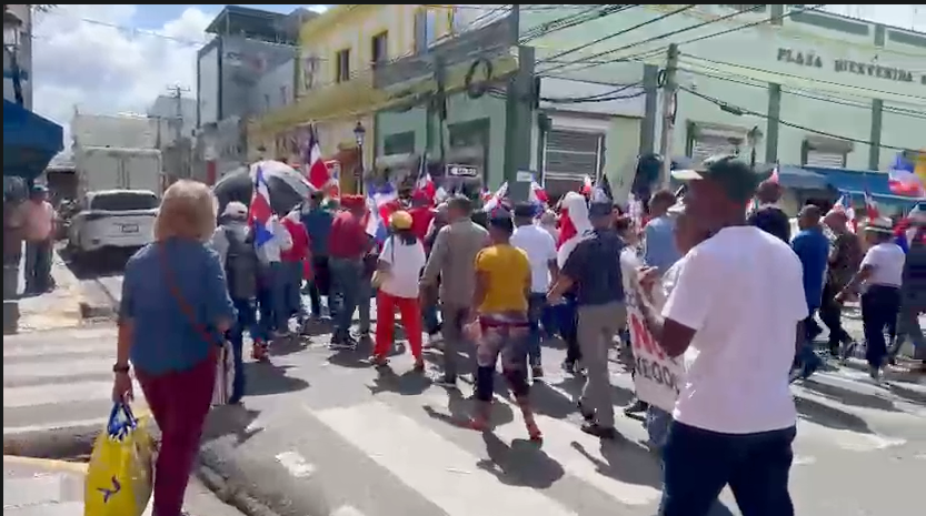 Marchan en Santiago contra permisos de exploración minera en cordillera Septentrional