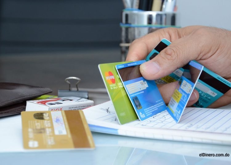 Morosidad de tarjetas de crédito sube al 5.8% al cierre de 2025