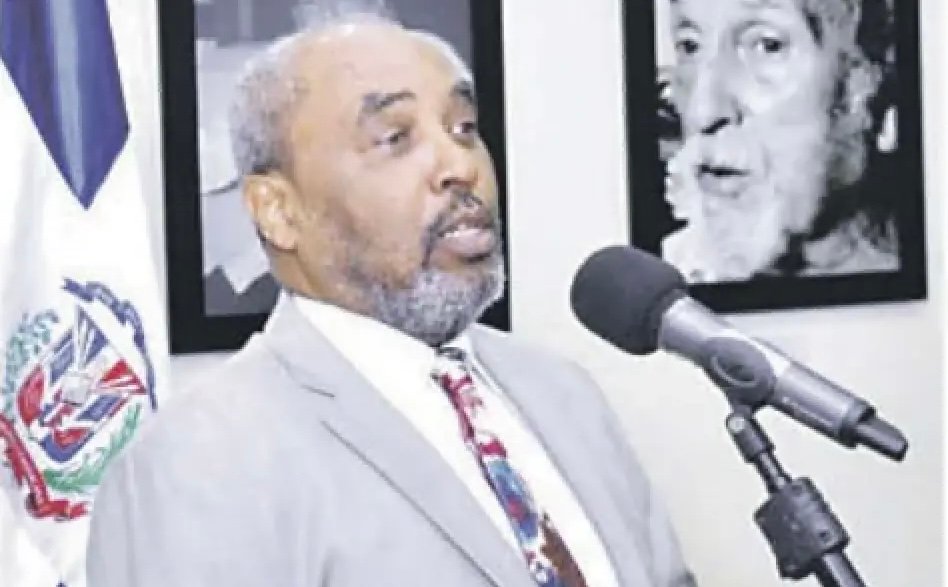 Periodista Carlos Nina Gómez presentará hoy un nuevo libro