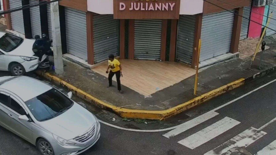 Policía identifica a los dos hombres embestidos por conductor tras asalto a mujer en Santiago