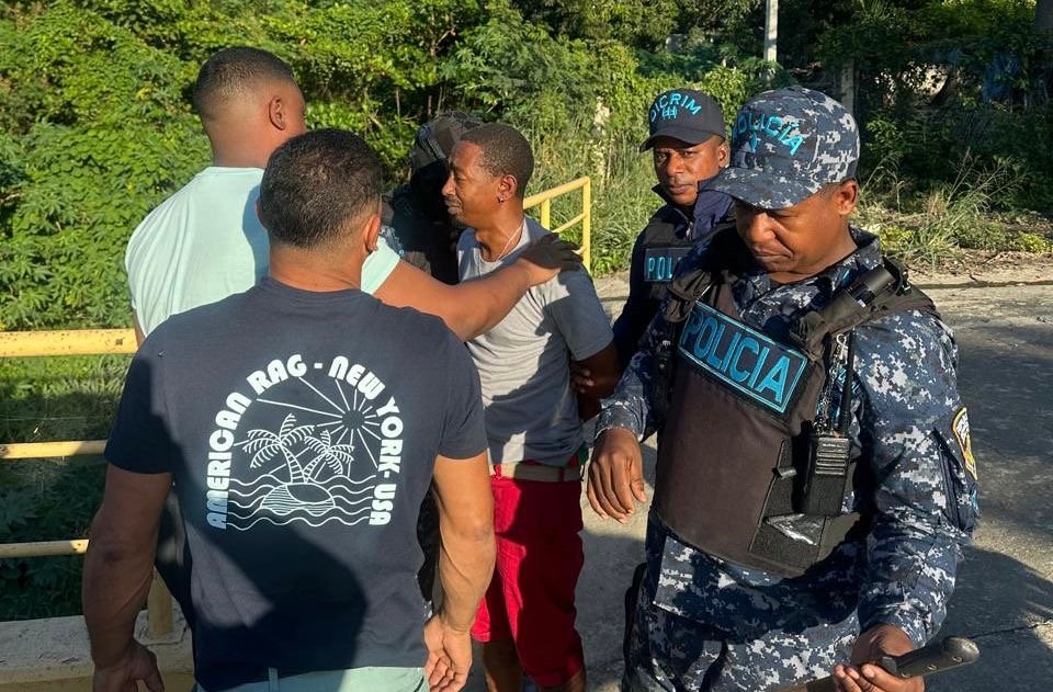 Policía Nacional arresta en flagrante delito a “Arcángel” por muerte de otro en Santiago.