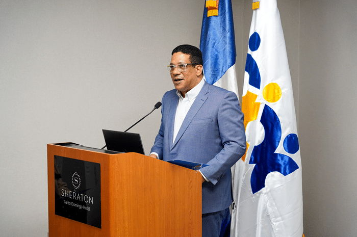 Presentan ficha técnica para la compra estandarizada de uniformes bajo la nueva Ley de Contrataciones Públicas