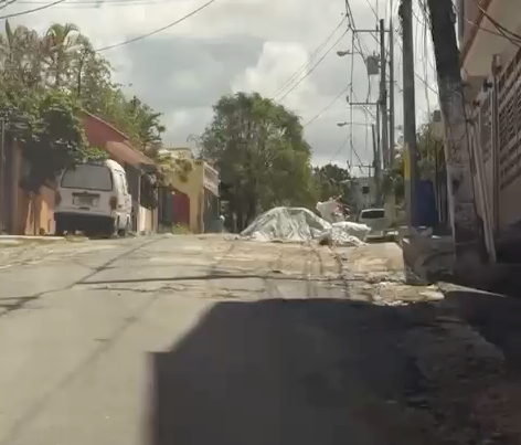 Residentes del Residencial El Edén en Villa Mella denuncian avanzado deterioro de sus calles