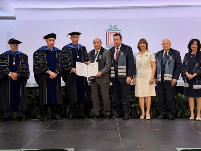 UNICARIBE otorga título de Dr.  honoris causa a García Fermín