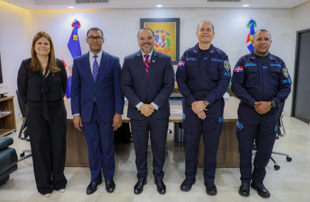 Defensor del Pueblo y Policía Nacional fortalecen vínculos para garantizar derechos