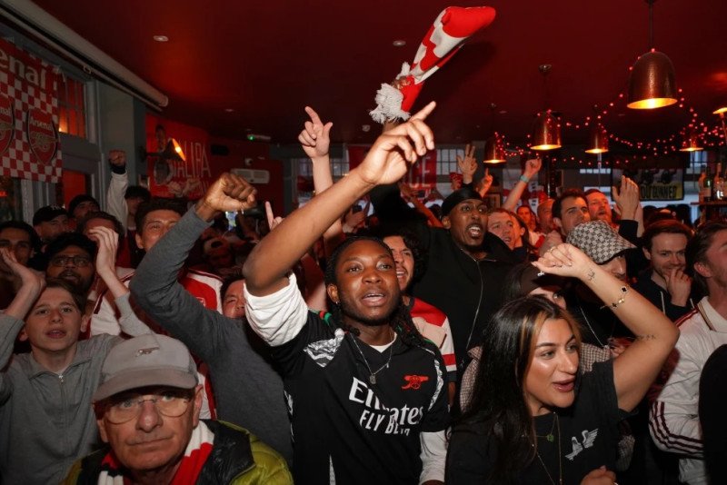 Arsenal atrapa 1er. título en 22 años tras empate de Man City con Bournemouth