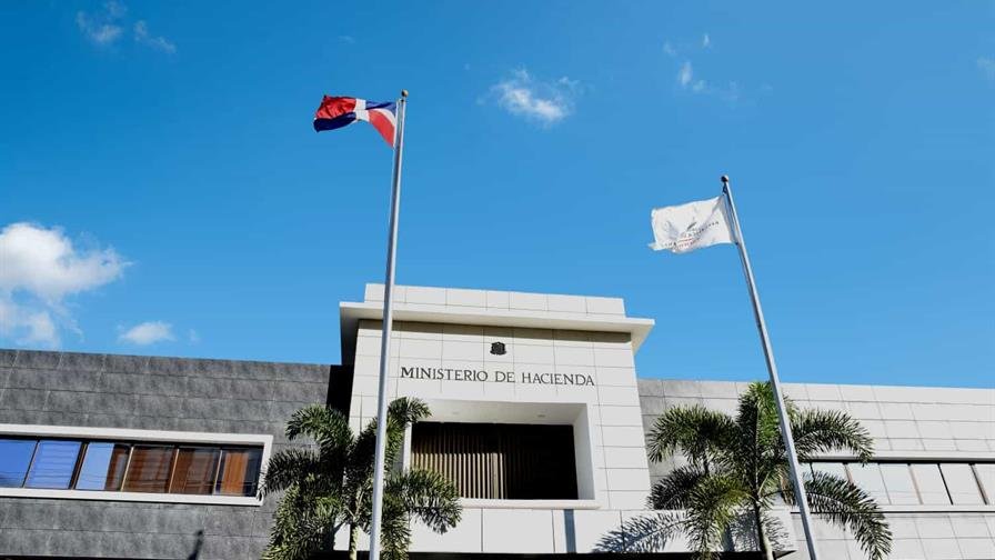 Bancas de lotería ilegales se instalan hasta en los alrededores del Ministerio de Hacienda