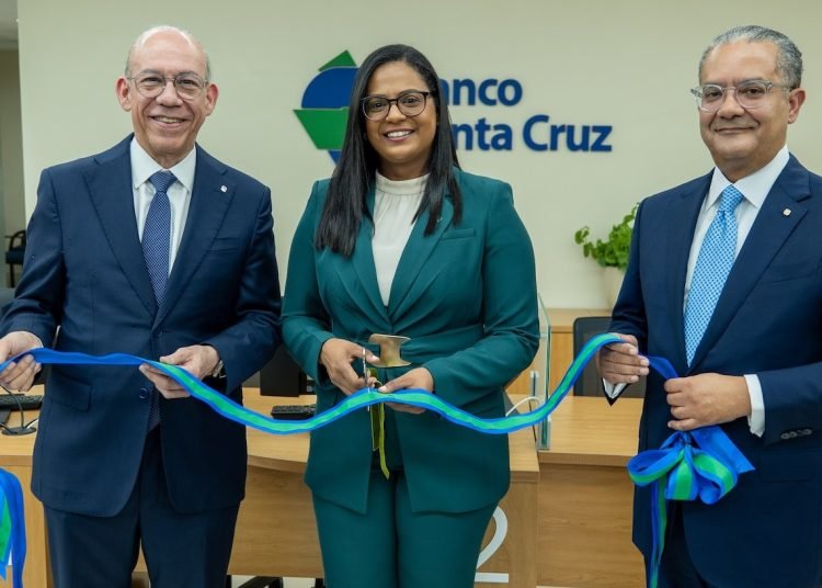 Banco Santa Cruz realiza acto de bendición de centro de negocios en Mao, Valverde