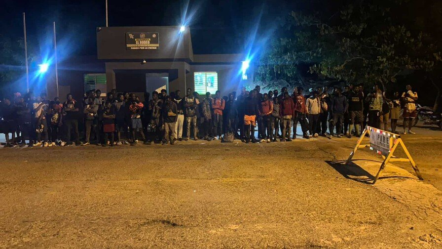 Con apoyo de drones, militares detienen a 73 extranjeros haitianos indocumentados en la frontera de Dajabón