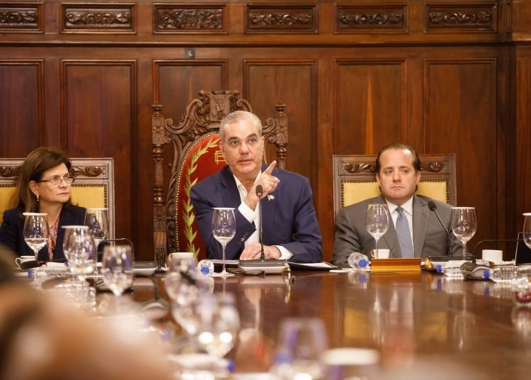Gobierno anuncia nuevas medidas para enfrentar el impacto de la crisis en Medio Oriente sobre la economía dominicana
