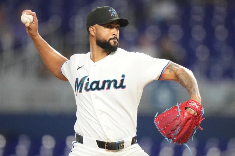 Harris y Yastrzemski jonronean para que los Bravos derroten Alcántara y a los Marlins