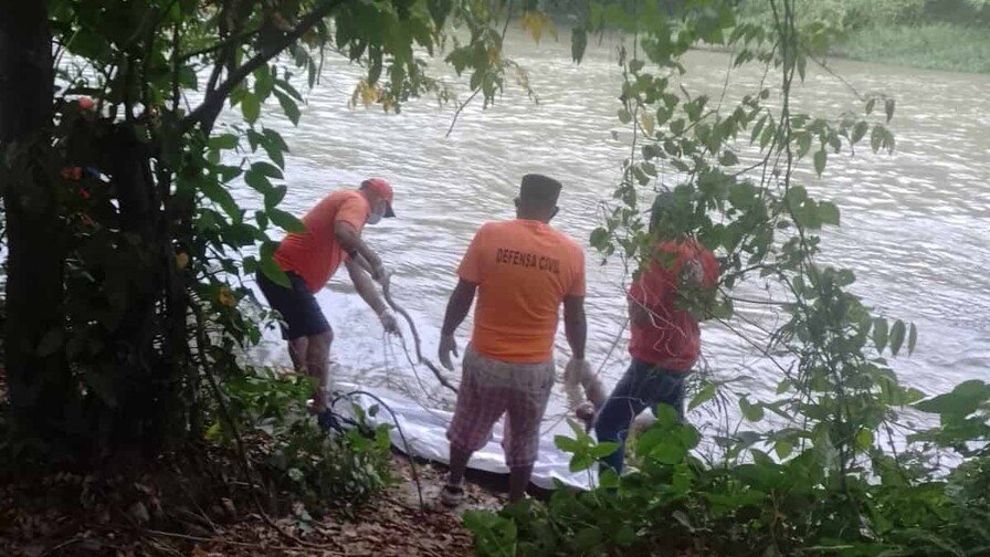 Lluvias generan inundaciones y emergencias: desborde de ríos deja a cuatro jóvenes atrapados