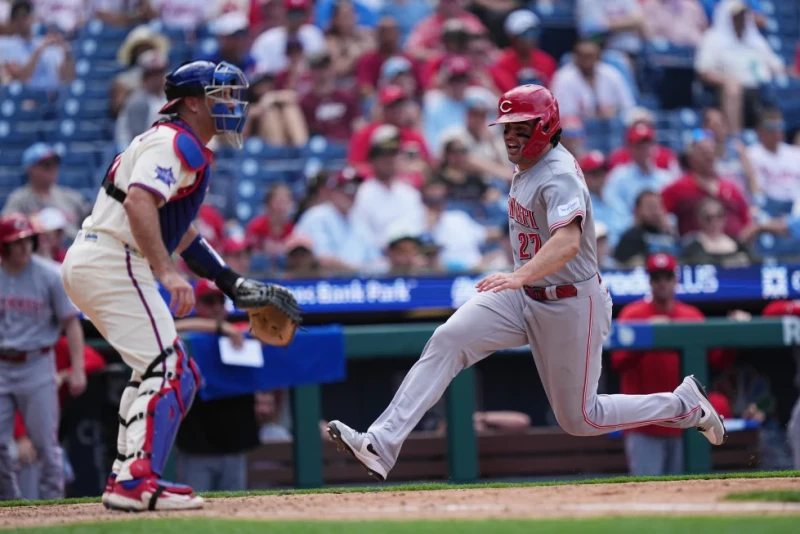 Nathaniel Lowe empuja tres carreras y los Rojos vencen a los Filis