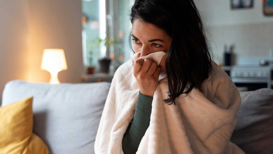 Neumólogos advierten confusión entre gripe y Covid estaría favoreciendo aumento de contagios