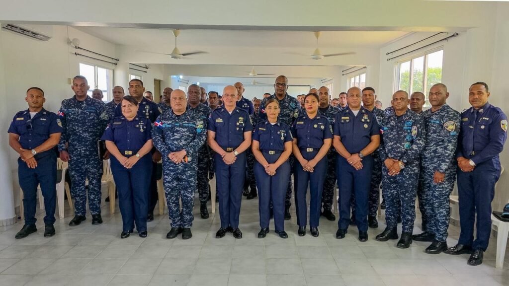 Policía Nacional fortalece orientación sobre salud mental y prevención de violencia intrafamiliar en agentes de la Regional Santo Domingo Oriental