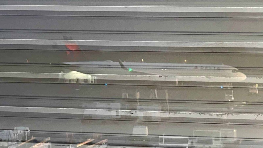 Salud Pública dice no hay “riesgo sanitario” en avión retornó al país; 12 pasajeros fueron atendidos