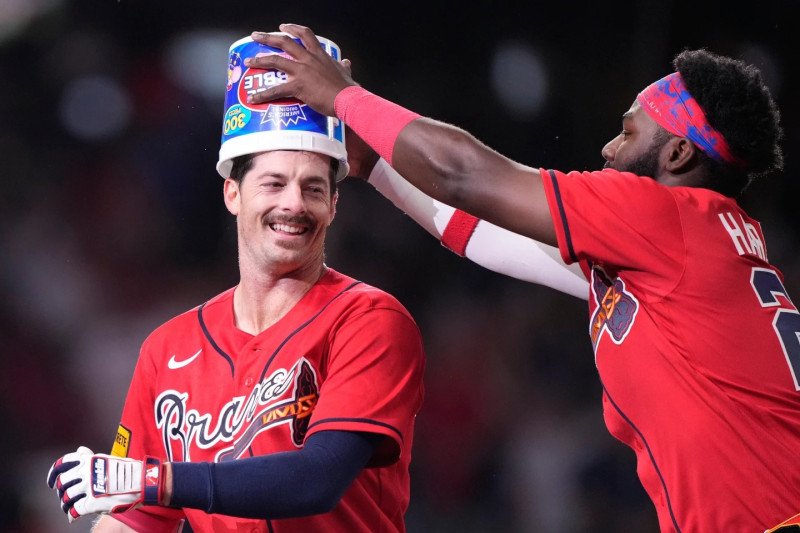 Sencillo Mike Yastrzemski en el décimo da victoria a los Bravos sobre Boston