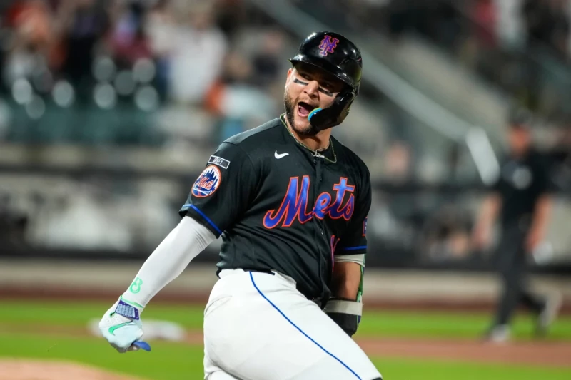 Bichette pega grand slam y los Mets derrotan a los Bravos 7-5