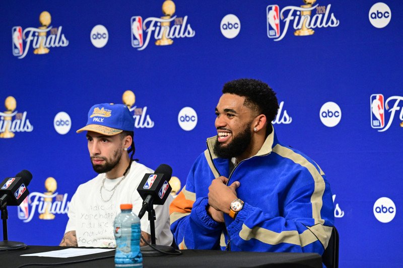 KAT y Alvarado, los rostros latinos del anillo de los Knicks