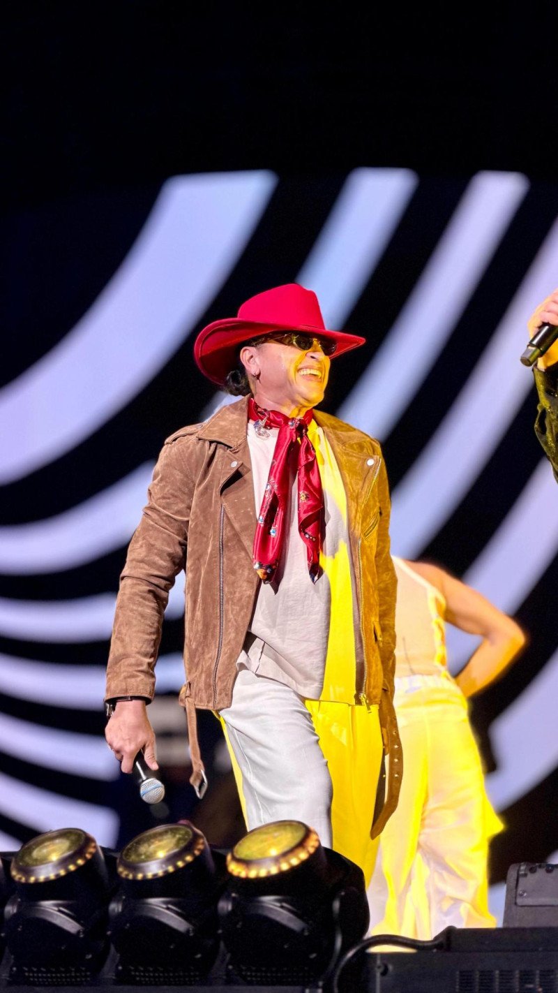 Elvis Crespo revela que puede retirarse con la cantidad de dinero que ha generado “Suavemente”