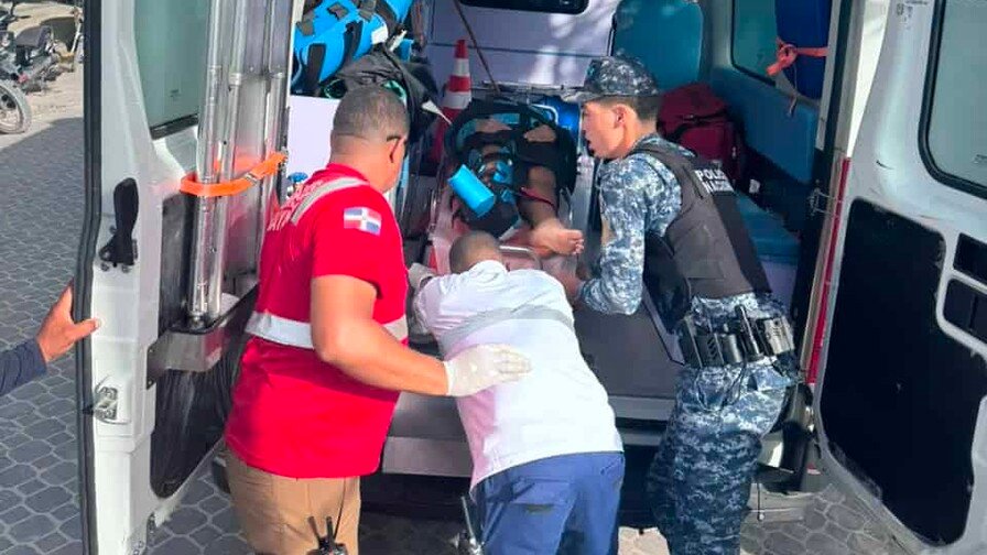 Embarcación se incendia en isla Saona; reportan al menos 12 heridos