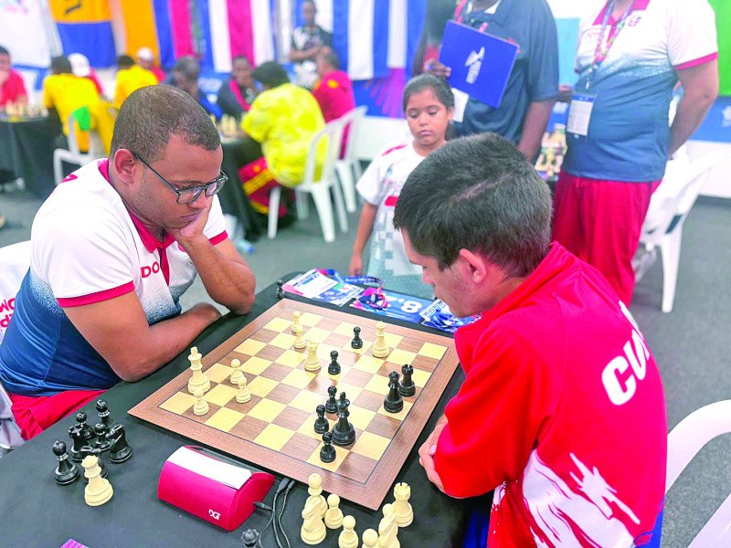 Josué Araujo logra un oro histórico en ajedrez