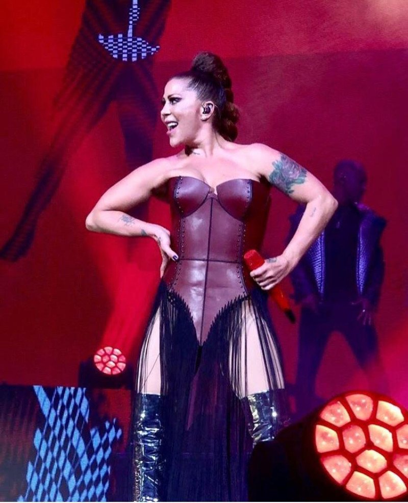 Alejandra Guzmán se lesiona la cadera durante concierto y es hospitalizada de emergencia
