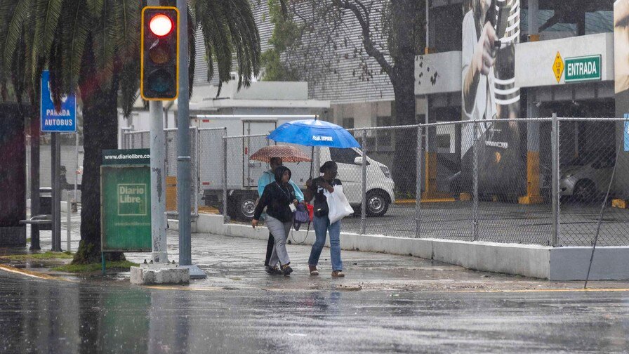 Continuarán los aguaceros, tronadas y ráfagas de viento para la tarde de este viernes
