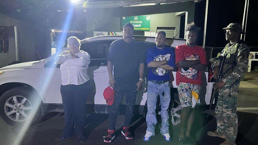 Detienen a abogada en Dajabón con tres haitianos ocultos en el baúl de su vehículo