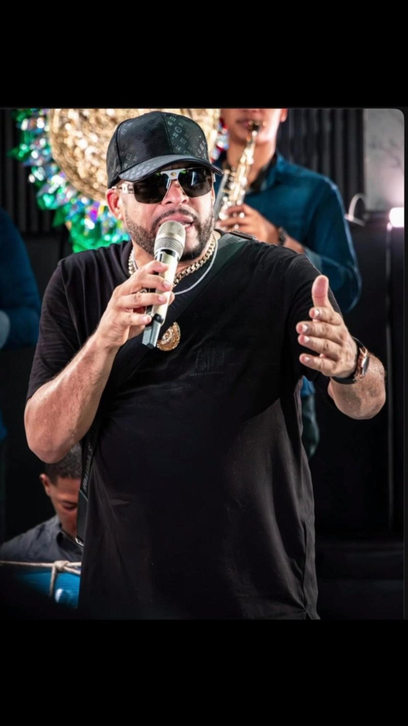 Lo que había dicho Julián sobre su esposa: “Me ha cambiado la vida… aguantando a un músico loco”