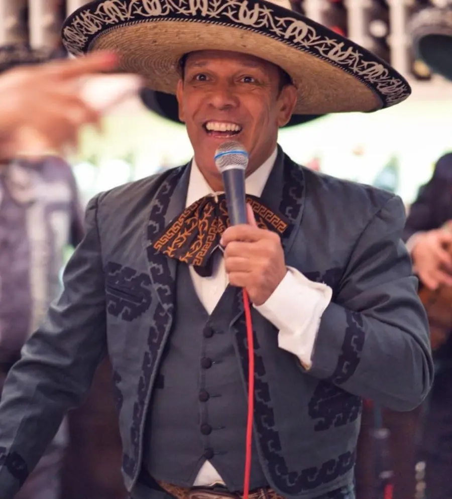 Mariachi Caballero con 20 años desde Santiago haciendo rancheras