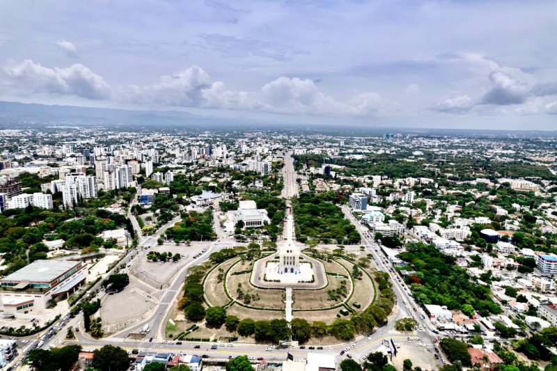 Santiago crece hacia arriba extendiendo su huella urbana